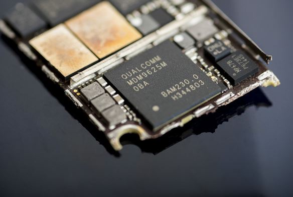 Qualcomm и Broadcom потеряют миллиарды из-за Apple. Компания работает над модемом сотовой связи, объединённым с модулями Wi-Fi и Bluetooth